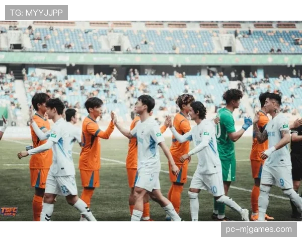 趣味花絮：场边球童精准快发，帮助主队迅速发动反击获主帅点赞